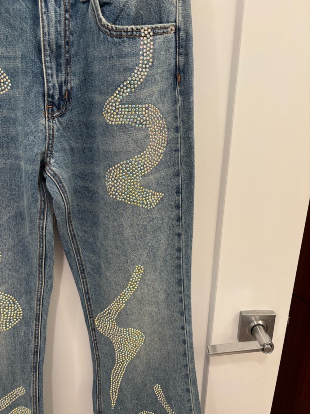 BDG Mid-rise 90s Bootcut Iridescent Rhinestone Snake Embellished Jeans Size 27 - Picture 5 of 16